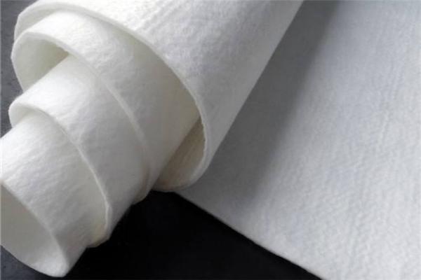 土工布和棉氈的特點(diǎn)及應(yīng)用領(lǐng)域?qū)Ρ? 第1張