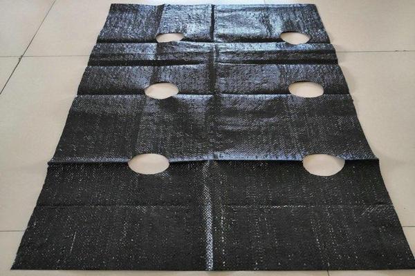 打孔防草布使用注意事項(xiàng)  第1張